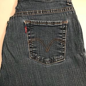 Women’s Levi’s size 6 short boot cut 512 jeans 👖